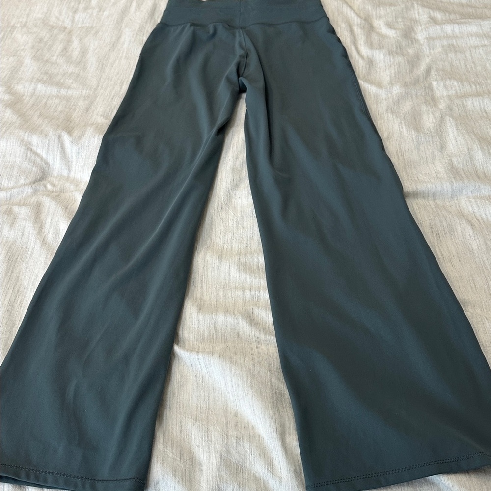 Vuori Women’s Daily WideLeg  Pants - Picture 3 of 5
